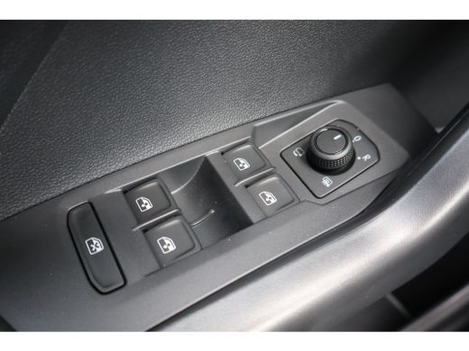 Volkswagen T-Cross 95PK Life Edition | 'App-Connect' draadloze smartphone integratie | Achterlichten LED | Afstandsc... ActivLease financial lease