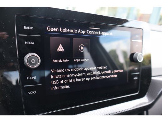 Volkswagen T-Cross 95PK Life Edition | 'App-Connect' draadloze smartphone integratie | Achterlichten LED | Afstandsc... ActivLease financial lease