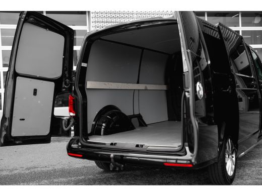 Volkswagen Transporter L2 Highline | 150 pk DSG | Navigatie | Trekhaak | Betimmering | Carplay ActivLease financial lease