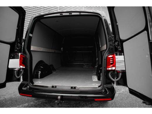 Volkswagen Transporter L2 Highline | 150 pk DSG | Navigatie | Trekhaak | Betimmering | Carplay ActivLease financial lease