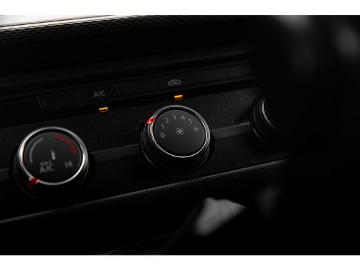 Volkswagen Transporter L2 Highline | 150 pk DSG | Navigatie | Trekhaak | Betimmering | Carplay ActivLease financial lease