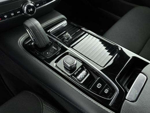 Volvo  V60 2.0 T6 Twin Engine AWD Momentum Pro | PDV V+A en Camera | Elektrische achterklep | Apple Carplay ... ActivLease financial lease