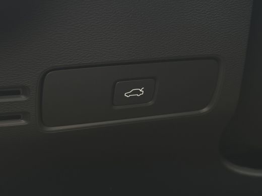 Volvo  XC40 2.0 B4 Plus Dark | Harman/Kardon | Pilot Assist | Trekhaak | Camera | ActivLease financial lease