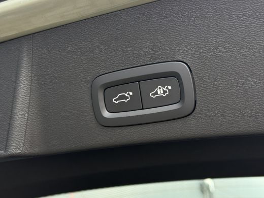 Volvo  XC40 2.0 B4 Plus Dark | Harman/Kardon | Pilot Assist | Trekhaak | Camera | ActivLease financial lease