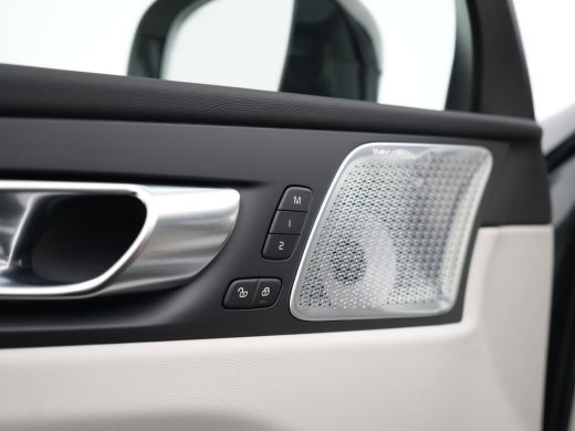 Volvo  XC60 2.0 T6 Plug-in hybrid AWD Ultra Dark | Nieuw | Luchtvering | Bowers & Wilkins | Head-Up | 360° Ca... ActivLease financial lease