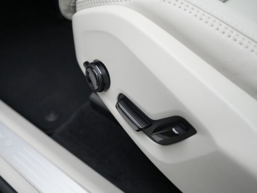 Volvo  XC60 2.0 T6 Plug-in hybrid AWD Ultra Dark | Nieuw | Luchtvering | Bowers & Wilkins | Head-Up | 360° Ca... ActivLease financial lease