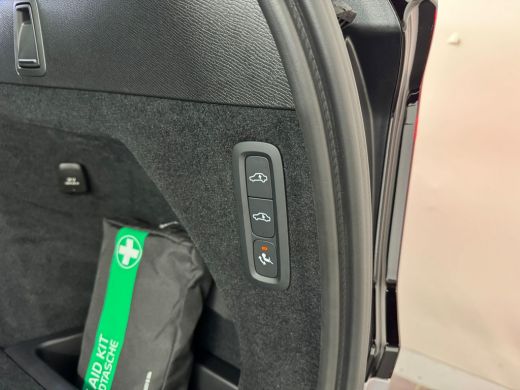 Volvo  XC90 T8 Plug-in hybrid AWD Ultra Dark | Luchtvering | 360 Camera | Panoramadak | Stoelventilatie-massa... ActivLease financial lease