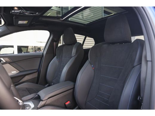 BMW 1 Serie 120 M Sport Automaat / Panoramadak / Sportstoelen / Achteruitrijcamera / M Adaptief onderstel / C... ActivLease financial lease