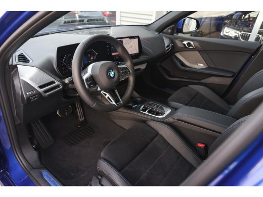 BMW 1 Serie 120 M Sport Automaat / Panoramadak / Sportstoelen / Achteruitrijcamera / M Adaptief onderstel / C... ActivLease financial lease