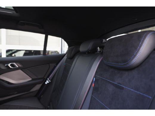 BMW 1 Serie 120 M Sport Automaat / Panoramadak / Sportstoelen / Achteruitrijcamera / M Adaptief onderstel / C... ActivLease financial lease