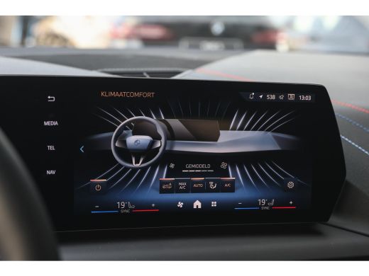 BMW 1 Serie 120 M Sport Automaat / Panoramadak / Sportstoelen / Achteruitrijcamera / M Adaptief onderstel / C... ActivLease financial lease