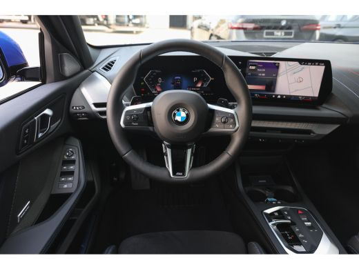 BMW 1 Serie 120 M Sport Automaat / Panoramadak / Sportstoelen / Achteruitrijcamera / M Adaptief onderstel / C... ActivLease financial lease