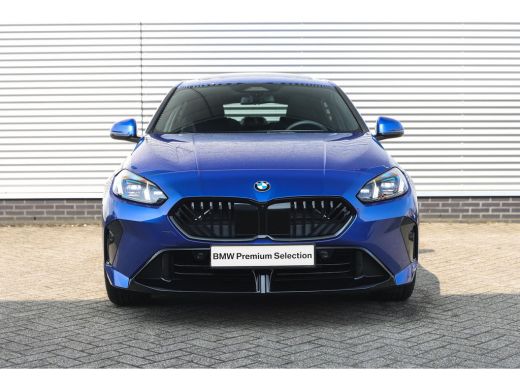 BMW 1 Serie 120 M Sport Automaat / Panoramadak / Sportstoelen / Achteruitrijcamera / M Adaptief onderstel / C... ActivLease financial lease