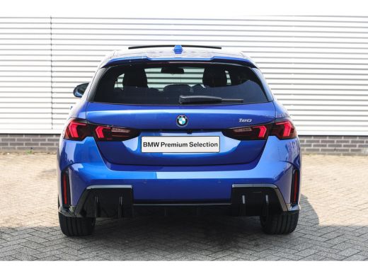 BMW 1 Serie 120 M Sport Automaat / Panoramadak / Sportstoelen / Achteruitrijcamera / M Adaptief onderstel / C... ActivLease financial lease