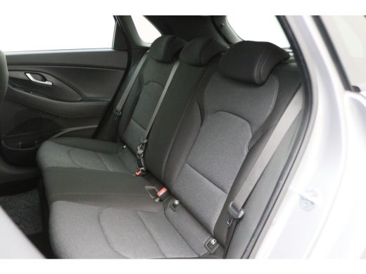 Hyundai i30 1.0 T-GDi MHEV Comfort Camera, Apple Carplay, Stuur-/Stoelverw., LED, DAB, 16" ActivLease financial lease