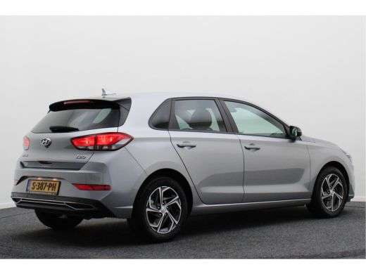Hyundai i30 1.0 T-GDi MHEV Comfort Camera, Apple Carplay, Stuur-/Stoelverw., LED, DAB, 16" ActivLease financial lease