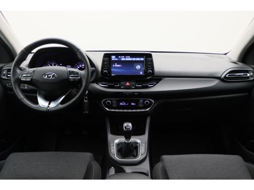 Hyundai i30 1.0 T-GDi MHEV Comfort Camera, Apple Carplay, Stuur-/Stoelverw., LED, DAB, 16" ActivLease financial lease
