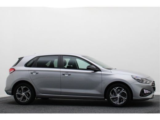 Hyundai i30 1.0 T-GDi MHEV Comfort Camera, Apple Carplay, Stuur-/Stoelverw., LED, DAB, 16" ActivLease financial lease