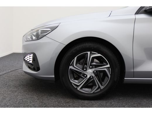 Hyundai i30 1.0 T-GDi MHEV Comfort Camera, Apple Carplay, Stuur-/Stoelverw., LED, DAB, 16" ActivLease financial lease