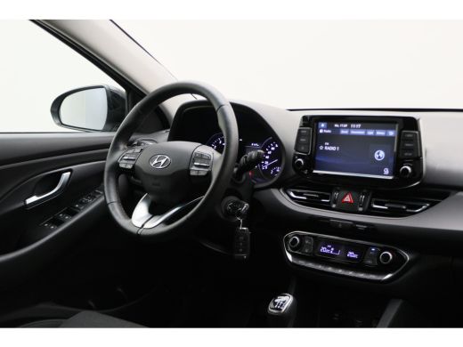 Hyundai i30 1.0 T-GDi MHEV Comfort Camera, Apple Carplay, Stuur-/Stoelverw., LED, DAB, 16" ActivLease financial lease