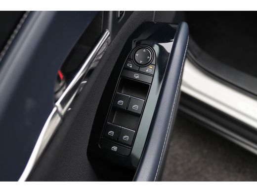 Mazda CX-30 2.0 e-SkyActiv-X M Hybrid Comfort | Achterbank in delen neerklapbaar | Achteruitrijcamera | Airco... ActivLease financial lease