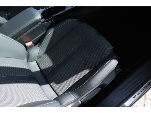 Peugeot 2008 1.2 Hybrid 136 GT Camera | Navigatie | PDC | Carplay | Adaptieve Cruisecontrol | Keyless | Climat... ActivLease financial lease
