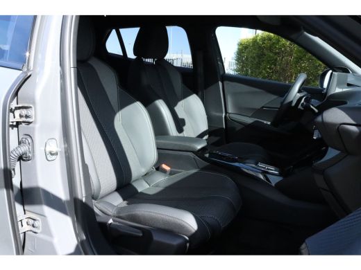 Peugeot 2008 1.2 Hybrid 136 GT Camera | Navigatie | PDC | Carplay | Adaptieve Cruisecontrol | Keyless | Climat... ActivLease financial lease