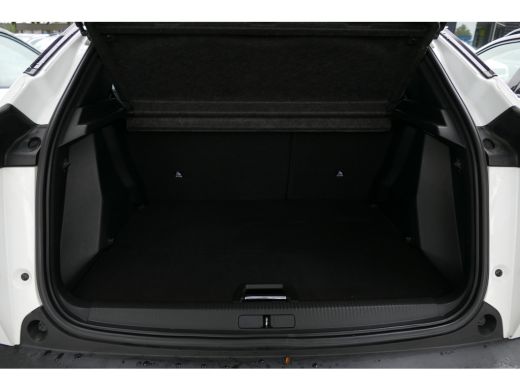 Peugeot 2008 1.2 PURETECH 130PK GT PACK AUTOMAAT / NAVI / ALCANATARA / PDC / CLIMA / 17"LMV / CAMERA V+A / KEY... ActivLease financial lease