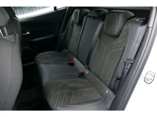 Peugeot 2008 1.2 PURETECH 130PK GT PACK AUTOMAAT / NAVI / ALCANATARA / PDC / CLIMA / 17"LMV / CAMERA V+A / KEY... ActivLease financial lease