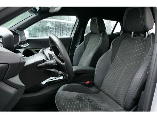 Peugeot 2008 1.2 PURETECH 130PK GT PACK AUTOMAAT / NAVI / ALCANATARA / PDC / CLIMA / 17"LMV / CAMERA V+A / KEY... ActivLease financial lease