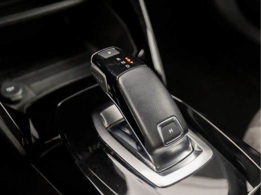 Peugeot 2008 1.2 PureTech Sport 131Pk Automaat (APPLE CARPLAY, GROOT NAVI, LANE ASSIST, PARKEERSENSOREN, SPORT... ActivLease financial lease