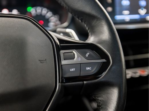 Peugeot 2008 1.2 PureTech Sport 131Pk Automaat (APPLE CARPLAY, GROOT NAVI, LANE ASSIST, PARKEERSENSOREN, SPORT... ActivLease financial lease