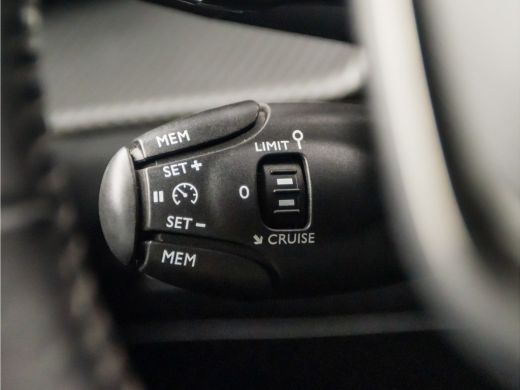 Peugeot 2008 1.2 PureTech Sport 131Pk Automaat (APPLE CARPLAY, GROOT NAVI, LANE ASSIST, PARKEERSENSOREN, SPORT... ActivLease financial lease
