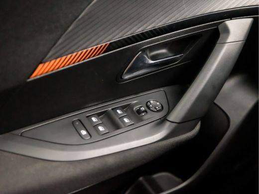 Peugeot 2008 1.2 PureTech Sport 131Pk Automaat (APPLE CARPLAY, GROOT NAVI, LANE ASSIST, PARKEERSENSOREN, SPORT... ActivLease financial lease