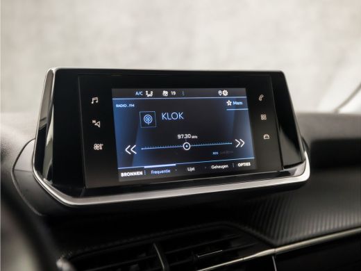 Peugeot 2008 1.2 PureTech Sport 131Pk Automaat (APPLE CARPLAY, GROOT NAVI, LANE ASSIST, PARKEERSENSOREN, SPORT... ActivLease financial lease