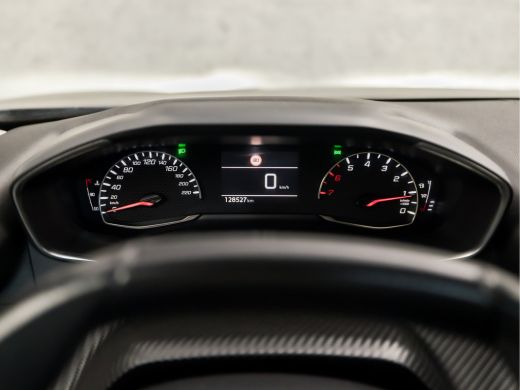 Peugeot 2008 1.2 PureTech Sport (APPLE CARPLAY, GROOT NAVI, GETINT GLAS, TREKHAAK, PARKEERSENSOREN, SPORTSTOEL... ActivLease financial lease