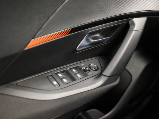 Peugeot 2008 1.2 PureTech Sport (APPLE CARPLAY, GROOT NAVI, GETINT GLAS, TREKHAAK, PARKEERSENSOREN, SPORTSTOEL... ActivLease financial lease