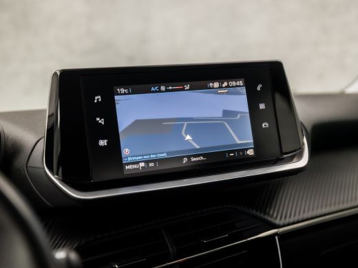 Peugeot 2008 1.2 PureTech Sport (APPLE CARPLAY, GROOT NAVI, GETINT GLAS, TREKHAAK, PARKEERSENSOREN, SPORTSTOEL... ActivLease financial lease