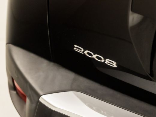 Peugeot 2008 1.2 PureTech Sport (APPLE CARPLAY, GROOT NAVI, GETINT GLAS, TREKHAAK, PARKEERSENSOREN, SPORTSTOEL... ActivLease financial lease