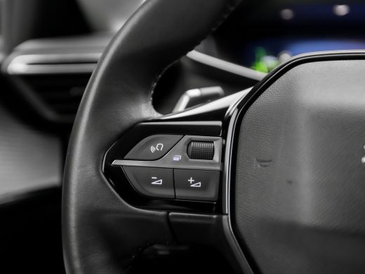 Peugeot 208 1.2 PureTech Allure Pack Automaat (VIRTUAL COCKPIT, APPLE CARPLAY, GROOT NAVI, ADAPTIVE CRUISE, S... ActivLease financial lease