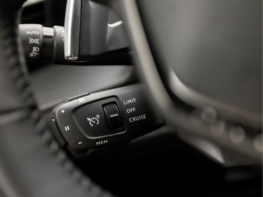 Peugeot 208 1.2 PureTech Allure Pack Automaat (VIRTUAL COCKPIT, APPLE CARPLAY, GROOT NAVI, ADAPTIVE CRUISE, S... ActivLease financial lease