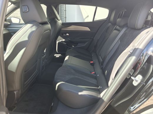 Peugeot 408 GT Plug-in Hybrid | 20" lichtmetalen velgen 'MONOLITHE' zwart | Adaptieve cruise control | Bekled... ActivLease financial lease