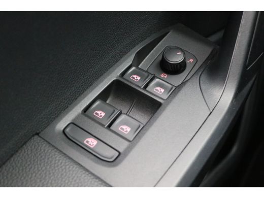 Seat Arona 1.0 TSI Style Business Intense Camera, Apple Carplay, Stoelverwarming, Cruise, PDC ActivLease financial lease