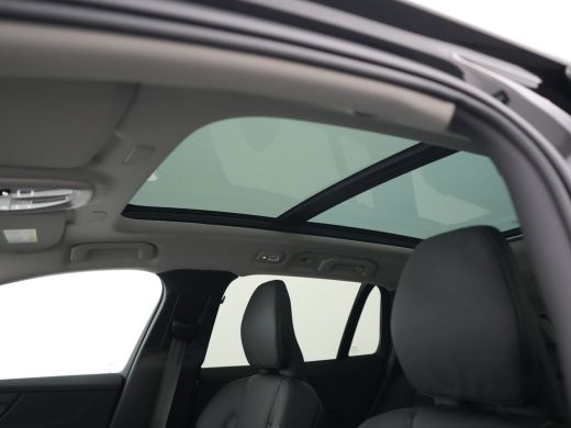Volvo  V60 2.0 T6 Plug-in hybrid AWD Ultra Dark | Head-Up | Harman Kardon | Panoramadak | Leder | Privacy Gl... ActivLease financial lease