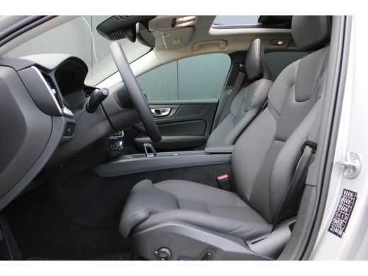 Volvo  V60 B3 Plus Bright | 18" | Panoramadak | Leder | Camera | Elektr. verst. stoelen | Keyless | Adaptiev... ActivLease financial lease