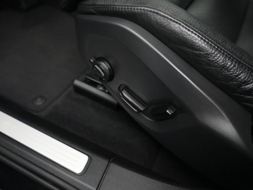Volvo  XC60 B4 Ultimate Bright | BTW-auto | Head-Up | Harman Kardon | Panoramadak | 360° Camera | Lederen Das... ActivLease financial lease