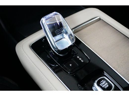 Volvo  XC90 2.0 T8 Plug-in hybrid AWD Ultra Dark | Nieuwe auto | 8 km | Luchtvering | Bowers & Wilkins | 360°... ActivLease financial lease