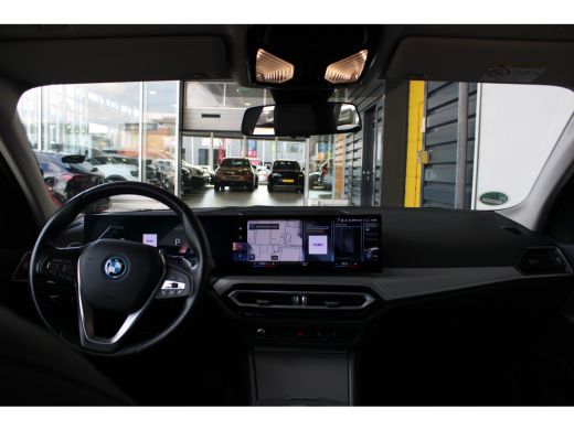 BMW 3 Serie Touring 320e | Facelift | 18 inch | Carplay | ActivLease financial lease