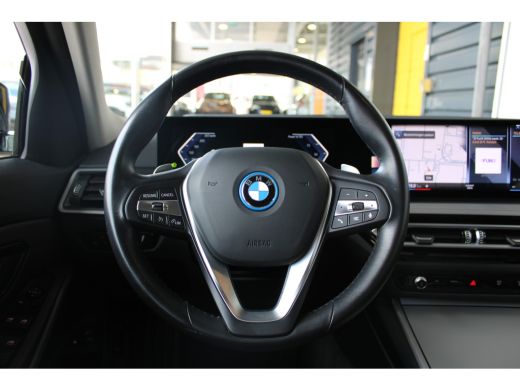 BMW 3 Serie Touring 320e | Facelift | 18 inch | Carplay | ActivLease financial lease