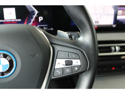 BMW 3 Serie Touring 320e | Facelift | 18 inch | Carplay | ActivLease financial lease